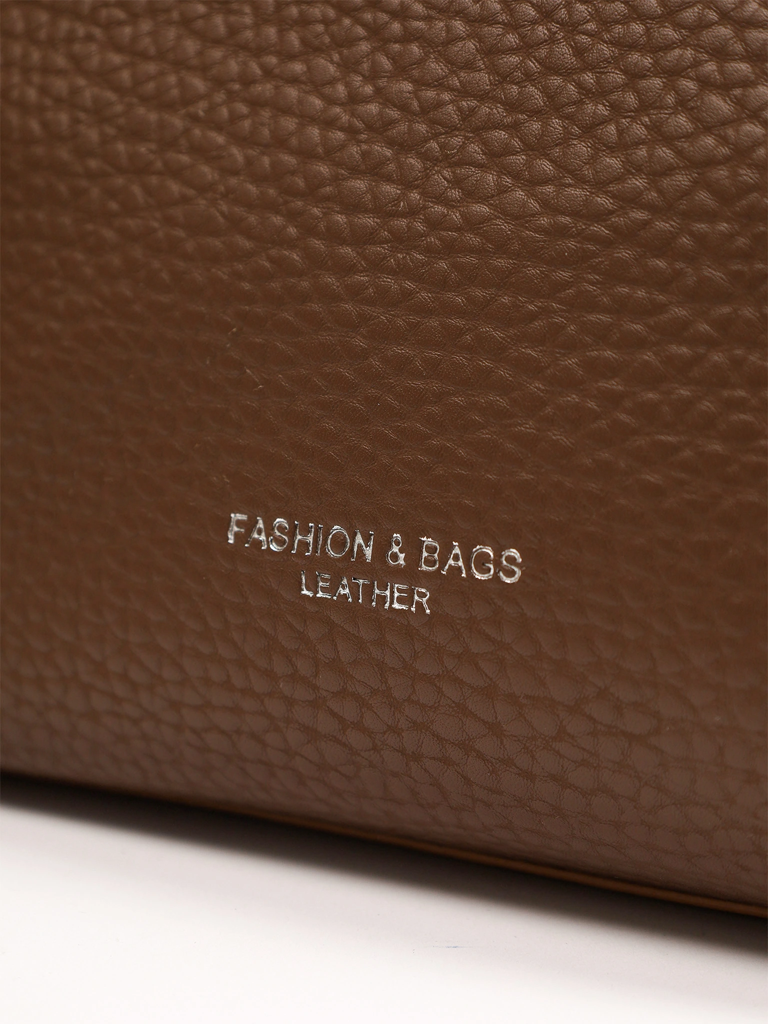 Сумка-кроссбоди  с декоративным брелком в ассортименте